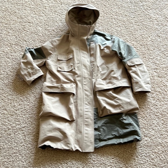 Lululemon Gathering Storm Jacket - Size 8 - Picture 3 of 6